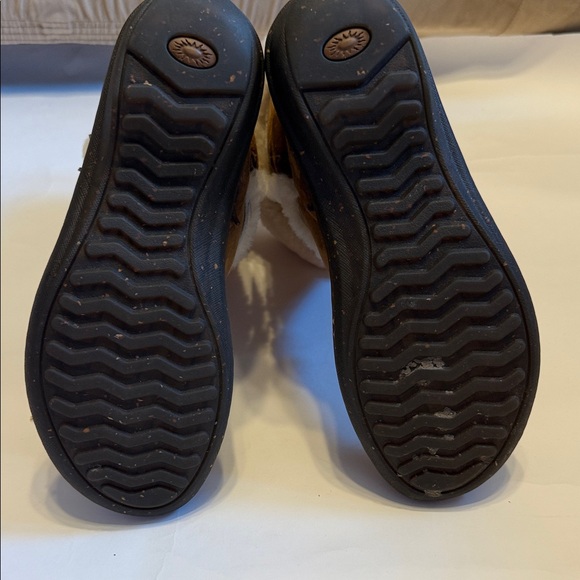 UGG Elijo Women's Tan and Cream Shearling Boots in Chesnut - Picture 5 of 6